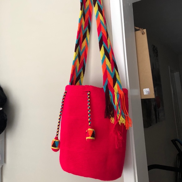 Authentic Wayuu bag / Fuchsia  pink  / multicolored strap/ Size M/ Mochila Wayuu - Picture 6 of 8